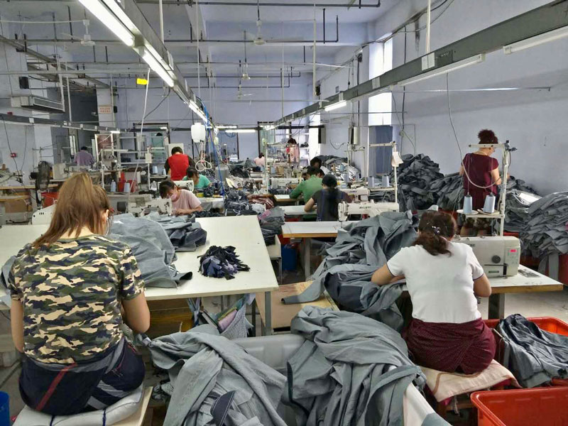 襯衫生產(chǎn)現(xiàn)場(chǎng)