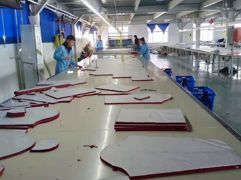 羽絨服生產(chǎn)現(xiàn)場(chǎng)