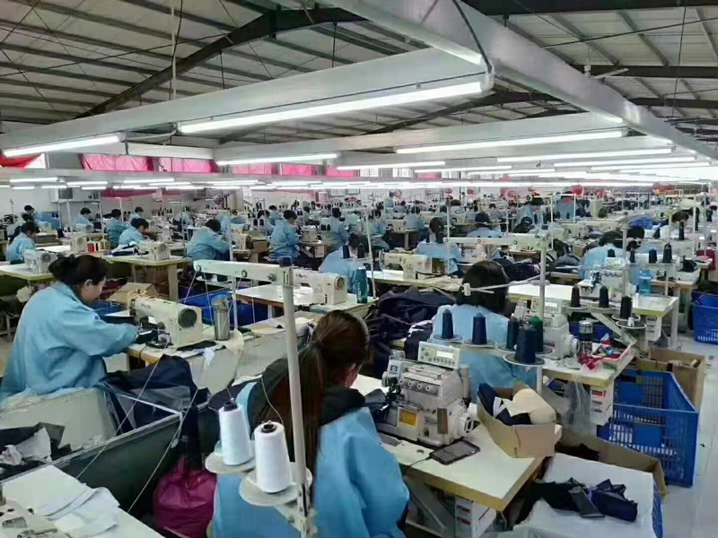 羽絨服生產(chǎn)現(xiàn)場(chǎng)