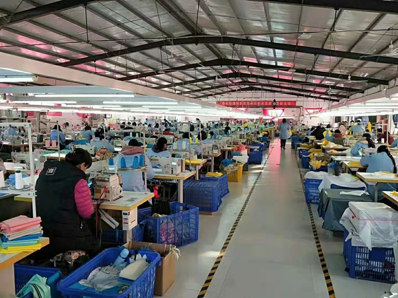 羽絨服生產(chǎn)現(xiàn)場(chǎng)