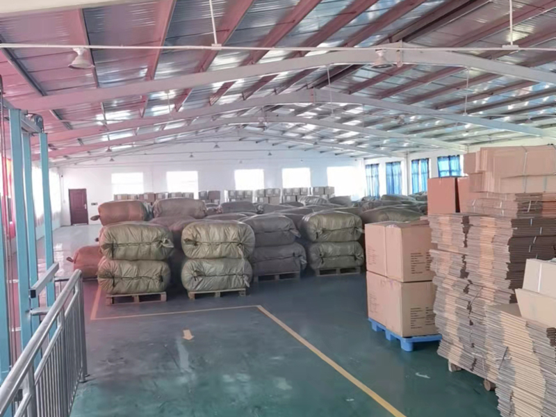 羽絨服生產(chǎn)現(xiàn)場(chǎng)