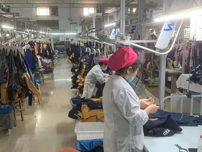 羽絨服生產(chǎn)現(xiàn)場(chǎng)