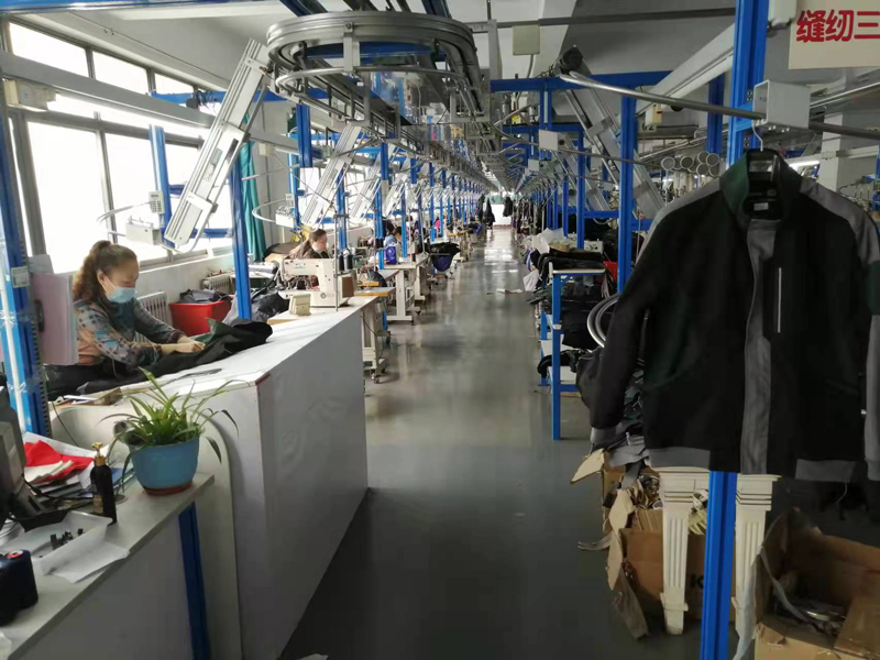 羽絨服生產(chǎn)現(xiàn)場(chǎng)