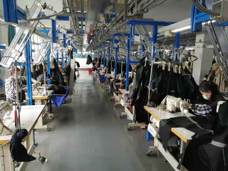 羽絨服生產(chǎn)現(xiàn)場(chǎng)