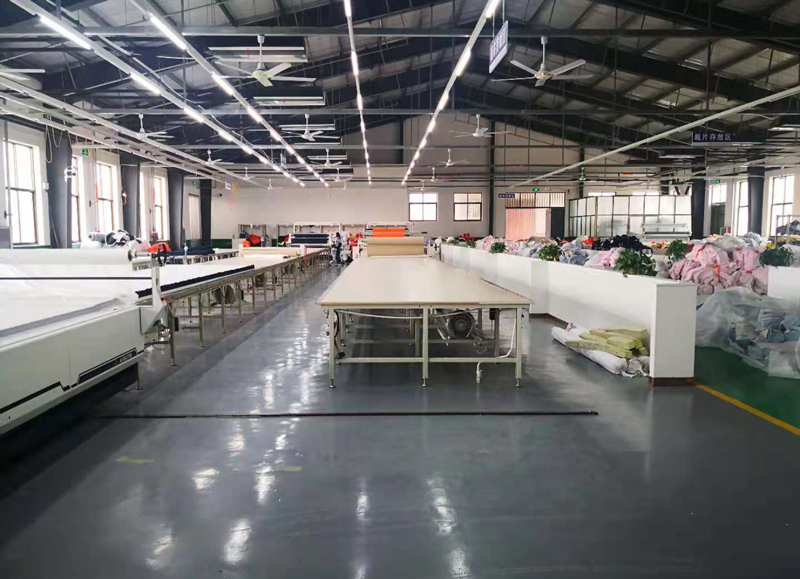 職業(yè)防護服生產(chǎn)現(xiàn)場